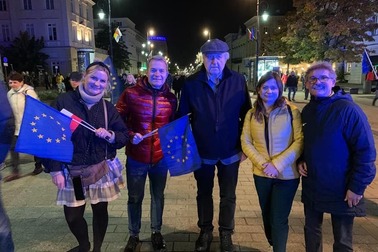 Protest  w Warszawie ZostajeMY w UE!